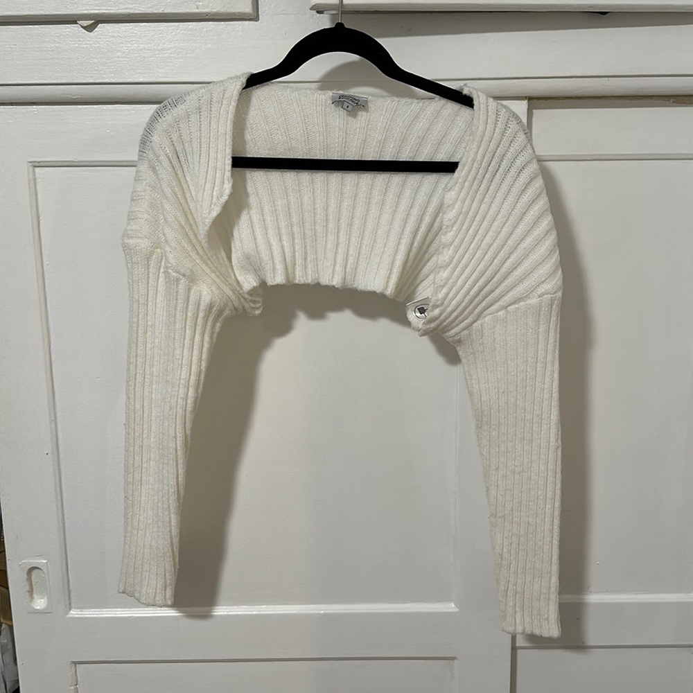Beginning boutique shoulder sweater